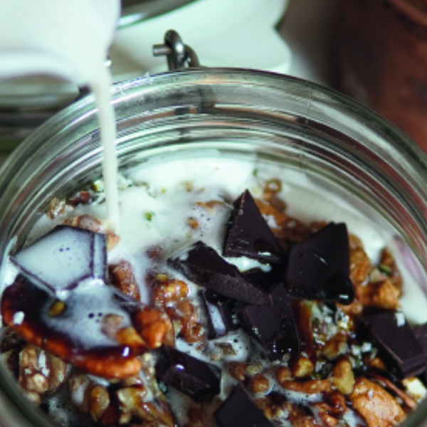 Overnight-Samen-Porridge mit frischer Mandelmilch